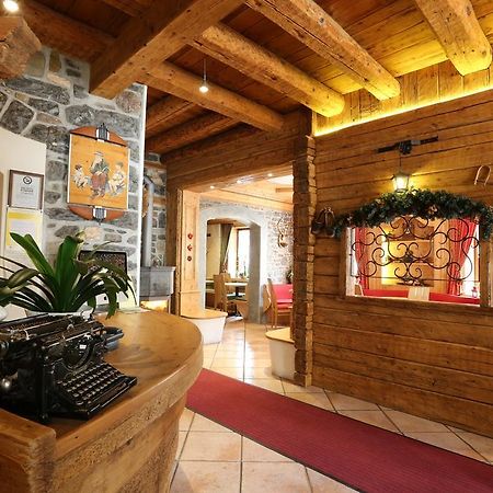 Albergo Centrale Форні-ді-Сопра Екстер'єр фото