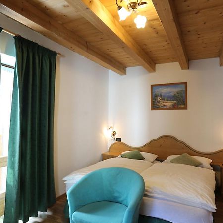 Albergo Centrale Форні-ді-Сопра Номер фото