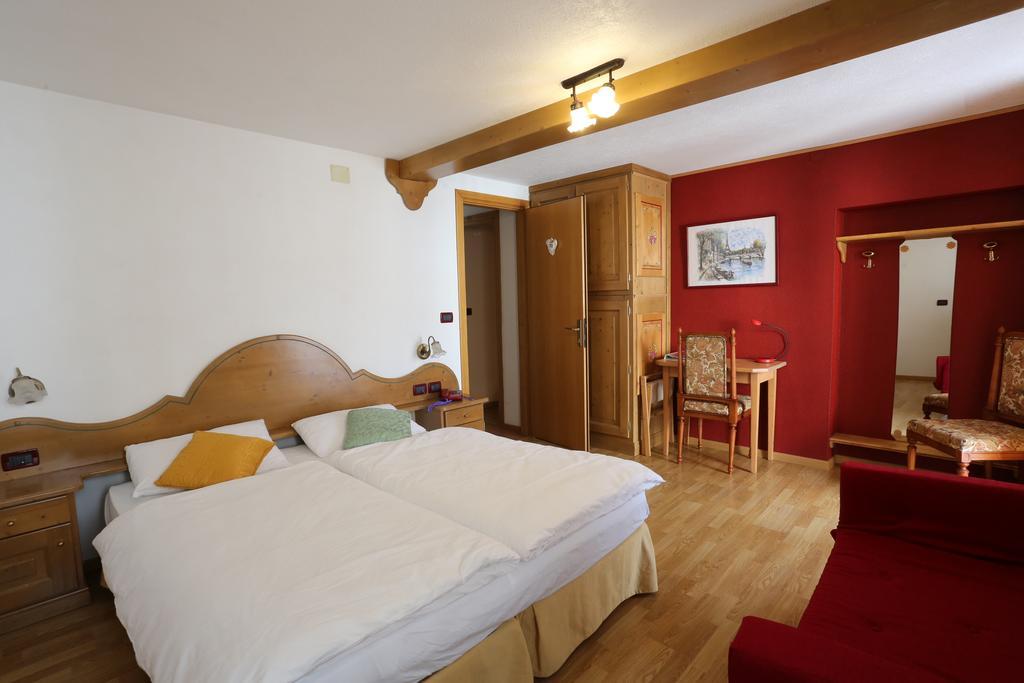 Albergo Centrale Форні-ді-Сопра Номер фото