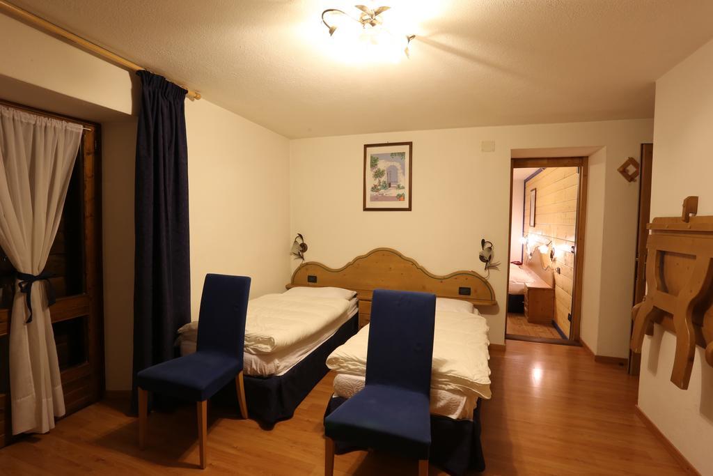 Albergo Centrale Форні-ді-Сопра Номер фото