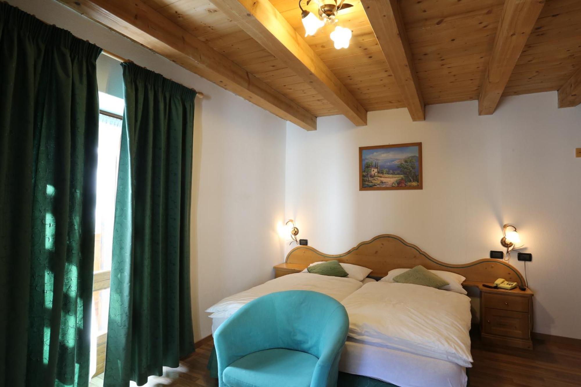 Albergo Centrale Форні-ді-Сопра Номер фото