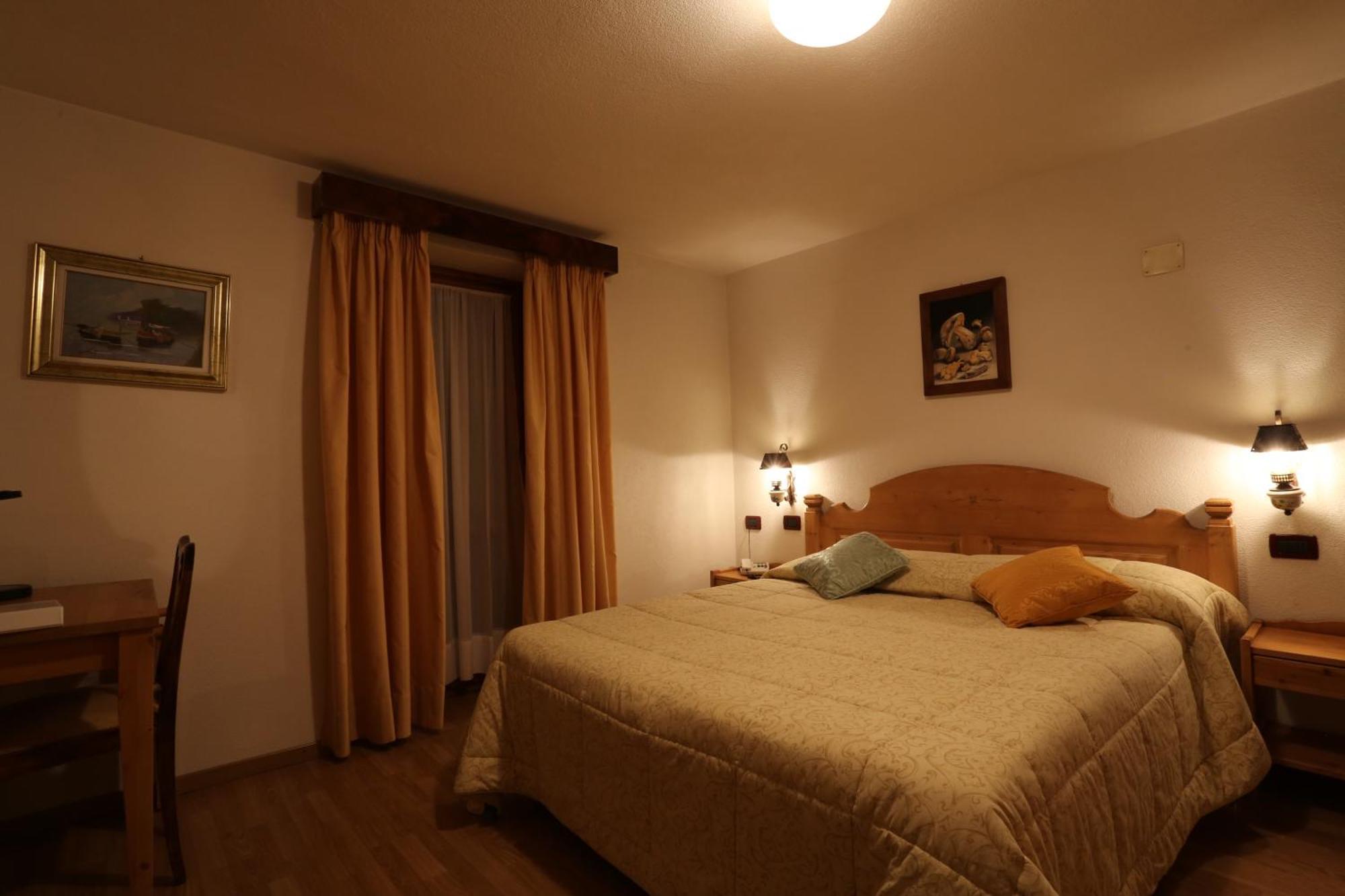 Albergo Centrale Форні-ді-Сопра Номер фото