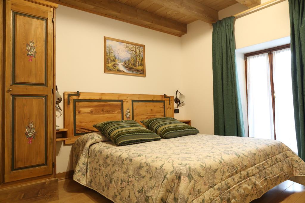 Albergo Centrale Форні-ді-Сопра Екстер'єр фото