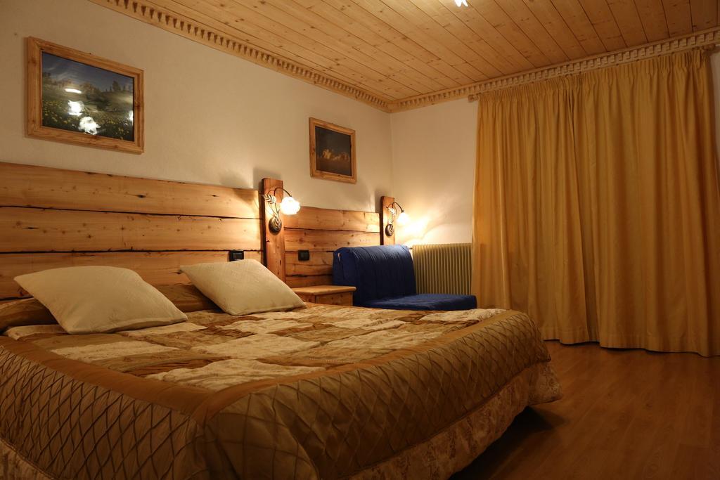 Albergo Centrale Форні-ді-Сопра Екстер'єр фото