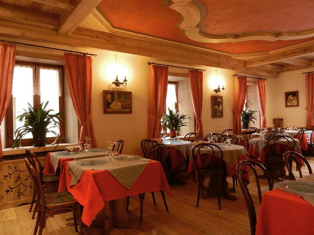 Albergo Centrale Форні-ді-Сопра Екстер'єр фото